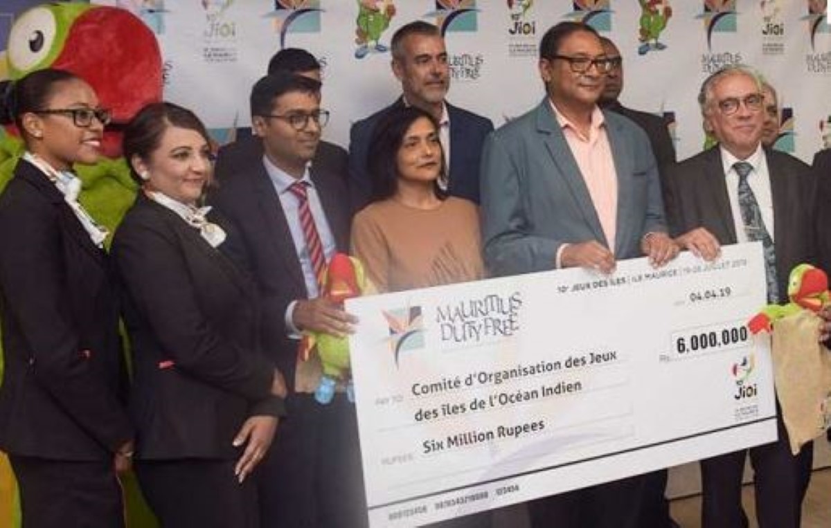 La Mauritius Duty Free Paradise offre un chèque de Rs 6 millions aux Jeux des îles