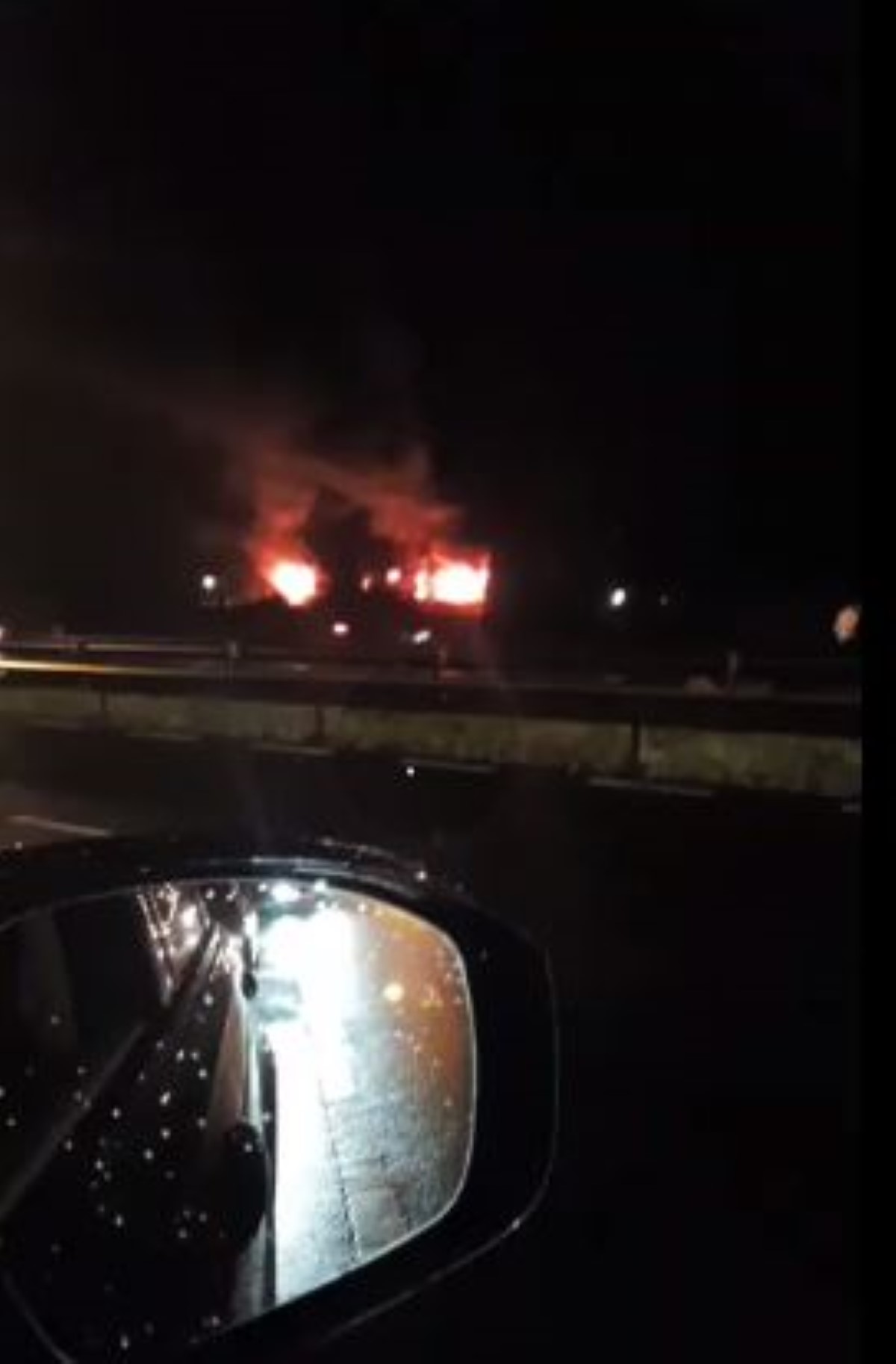 [Vidéo] Une usine à Union Park en proie aux flammes