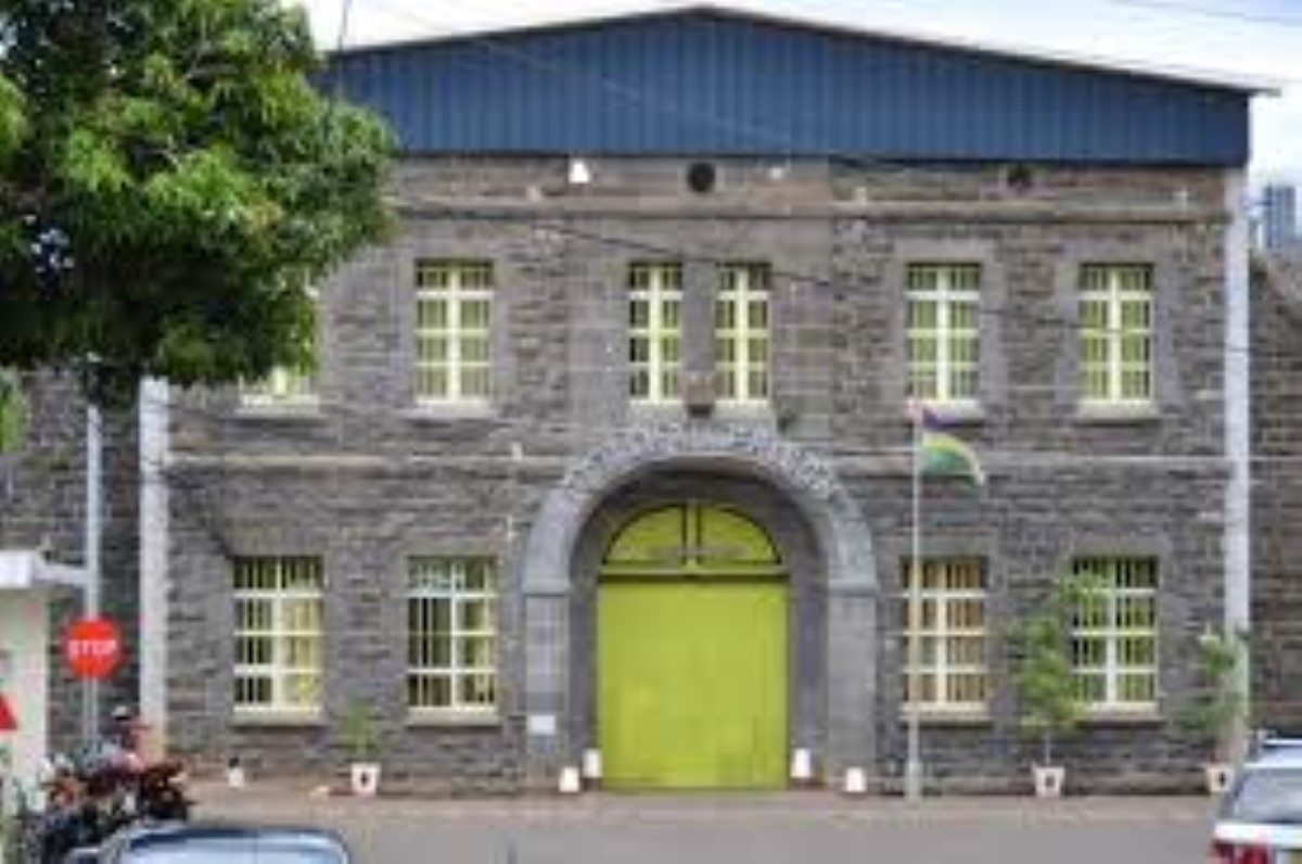 Prison de Beau-Bassin : un gardien écope d'une peine de 18 mois pour possession de drogue