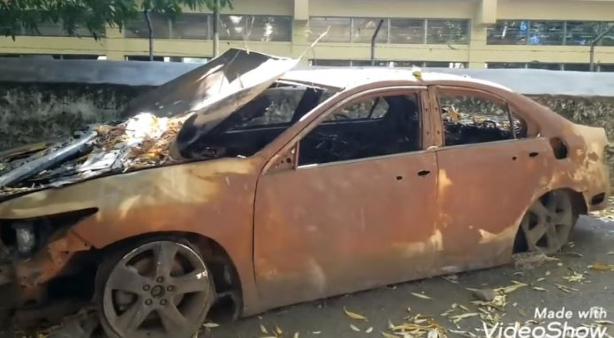 ▶️ [Environnement] Des carcasses de voitures dans le centre de Bambous