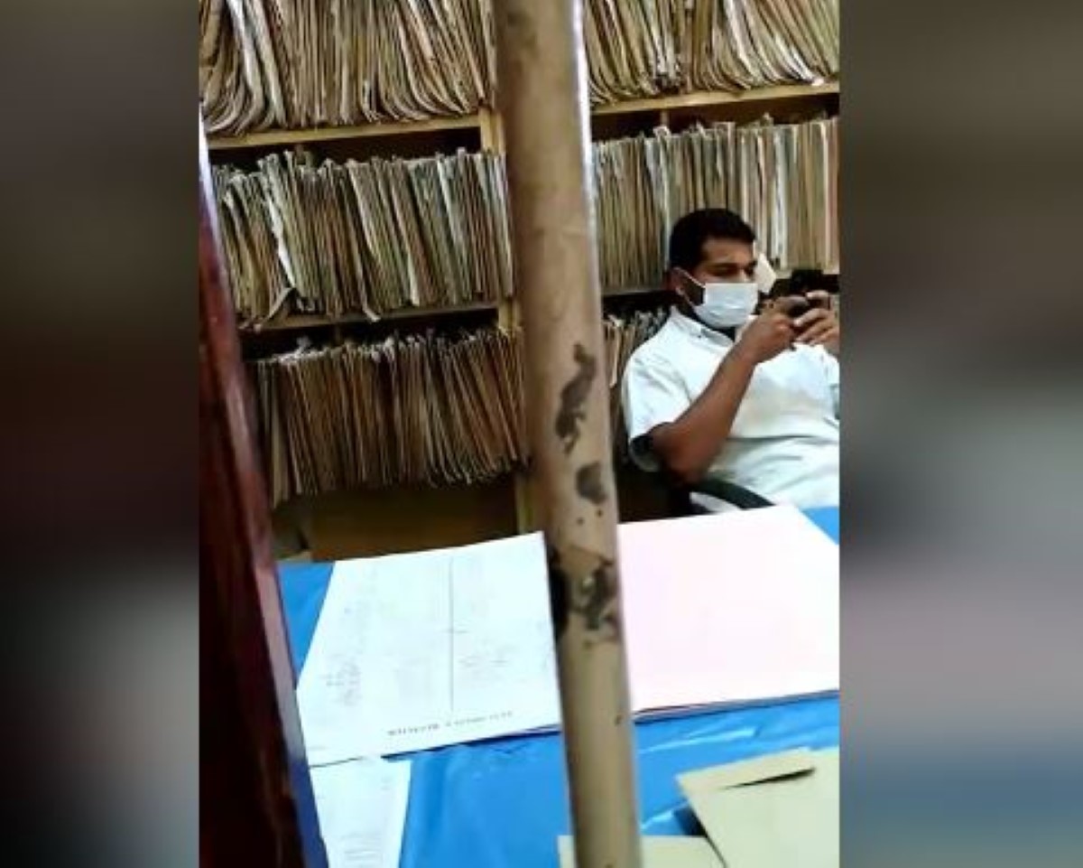 ▶️ Un infirmier en mode "je-m'en-foutiste" dans un dispensaire indigne les internautes