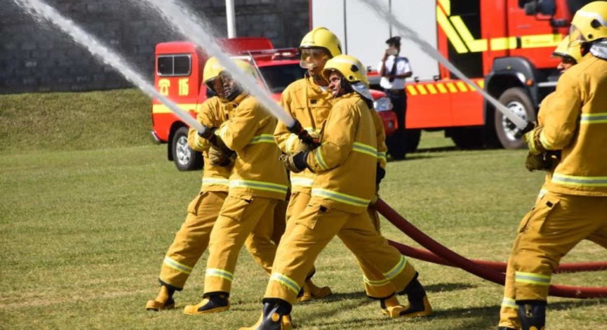 Le bel uniforme des pompiers mauriciens