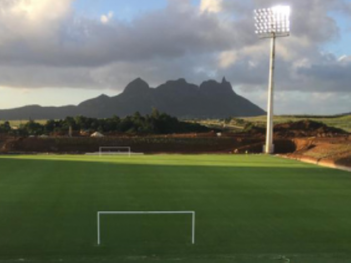 Complexe sportif de Côte-D’Or : la pelouse du terrain de foot impraticable 