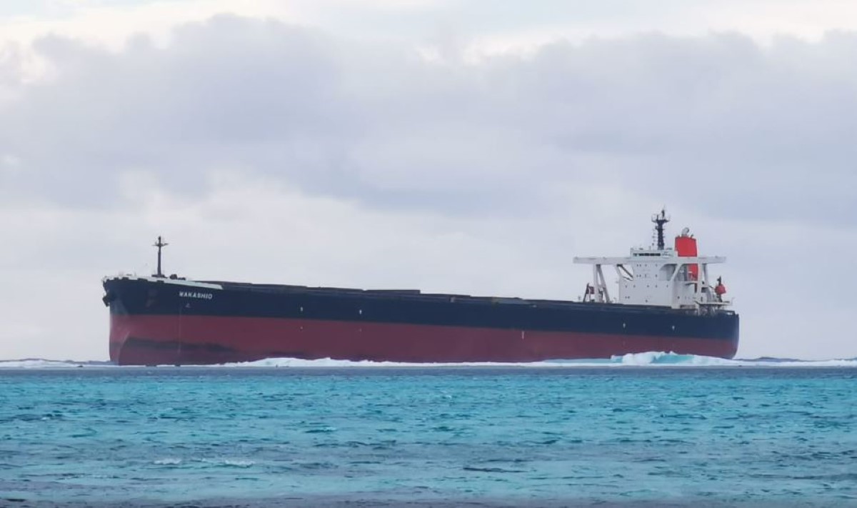 Pointe d’Esny : Le pétrolier Wakasio en difficulté, le National Oil Spill Contingency Plan activé 