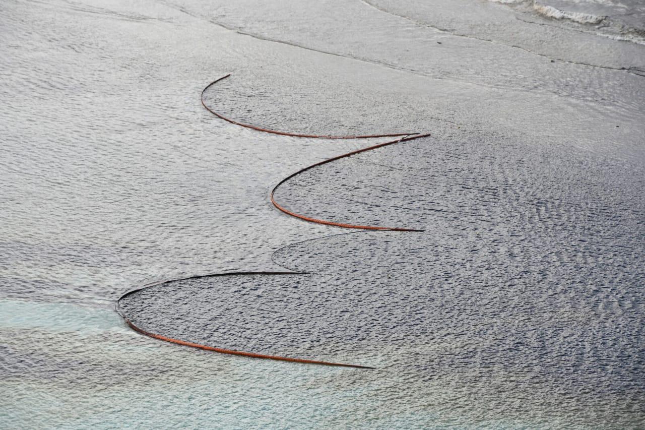 Catastrophe écologique à Pointe d’Esny : La marée noire menace le parc marin de Blue-Bay et Mahebourg