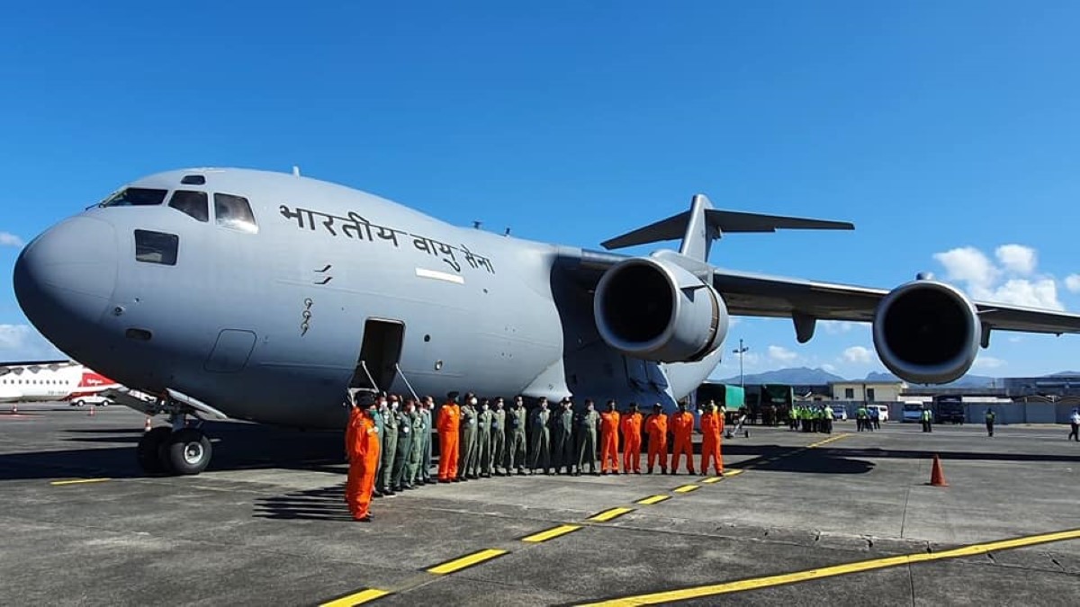 Marée noire :30 tonnes d'équipements et 10 membres de l'India Coast Guard sont arrivés à Maurice