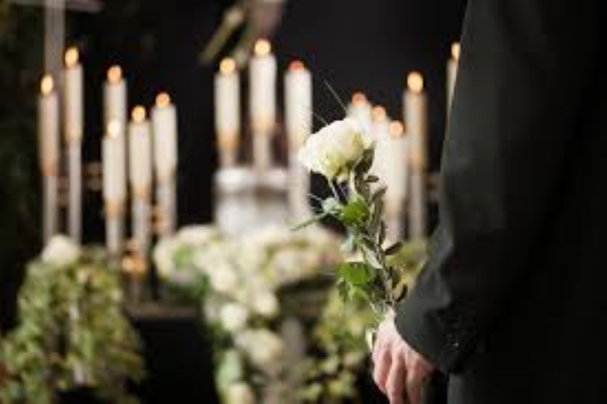 En quatorzaine, les membres d'un parent endeuillé pourront assister aux funérailles d’un proche