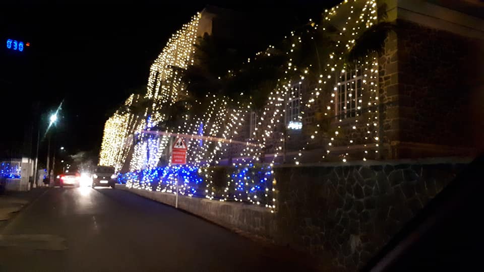 Le Collège du Saint Esprit  illuminé à l'occasion de Deepavali