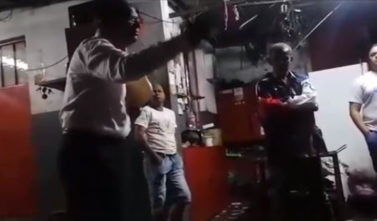 [Vidéo] Elections villageoises : Une nouvelle vidéo montre le ministre Alan Ganoo donner "un coup de main" à Chemin Grenier