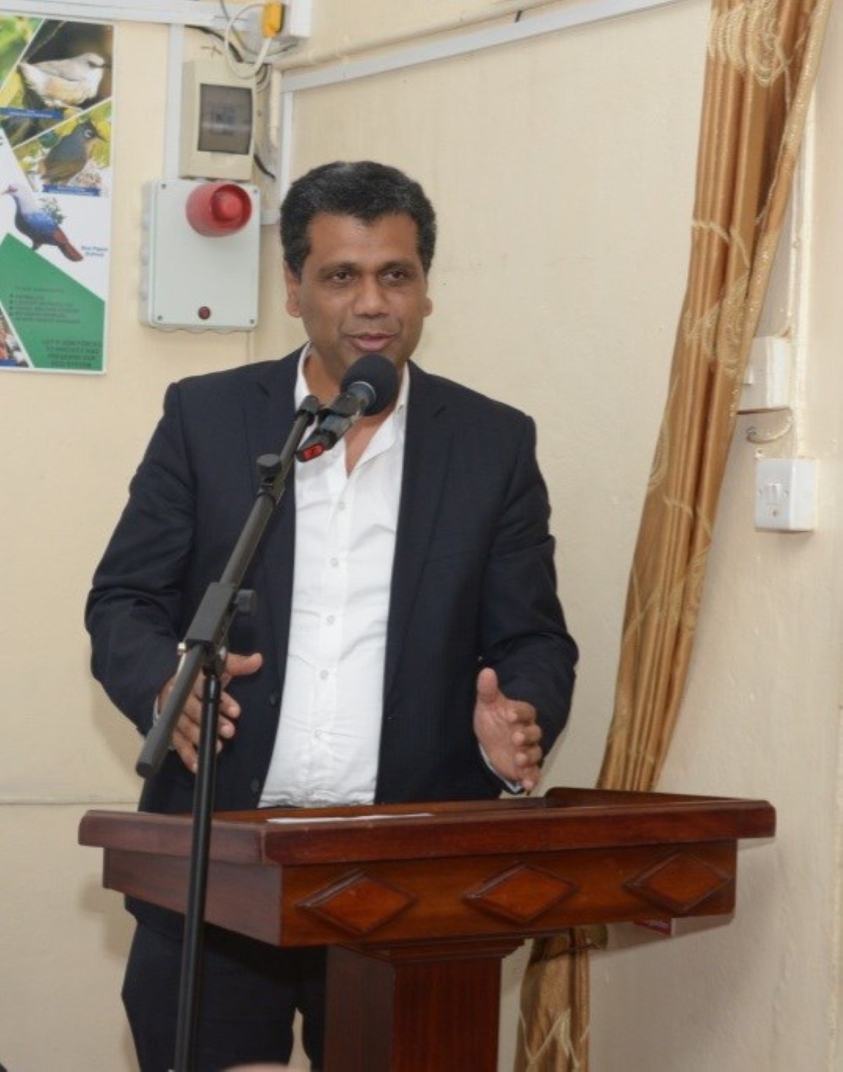Le Ministre de l'environnement, Kavi Ramano, accuse AKNL d'être « antipatriote»