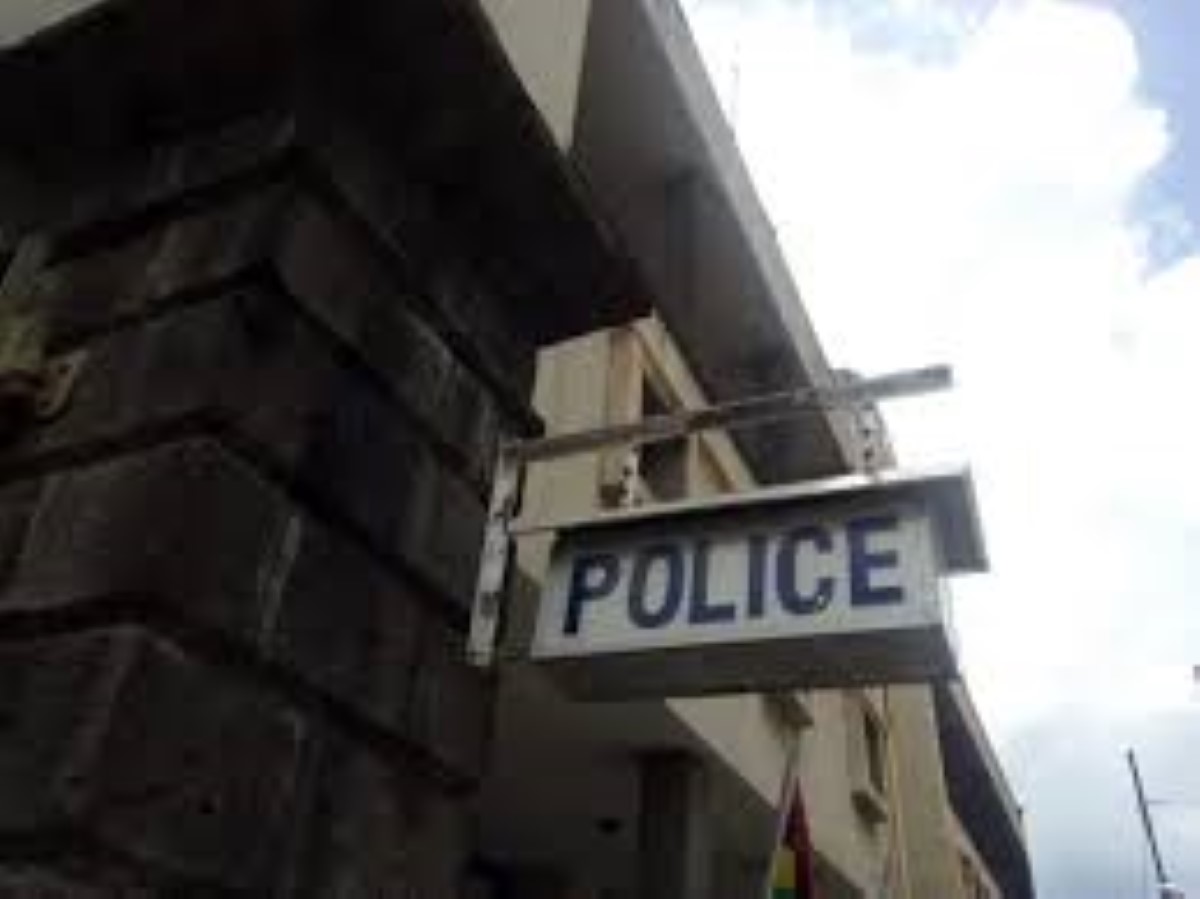 Beau-Vallon : une femme arrêtée avec plus de plus de Rs 700 000 d’héroïne et Rs 61 525 en cash