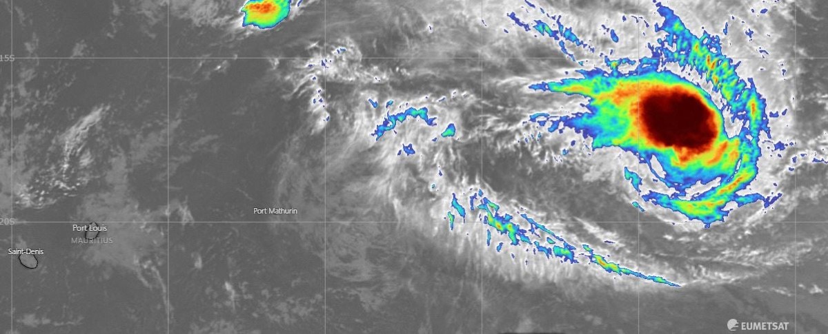 La forte tempête tropicale Danilo se trouve à environ 2050 km au Nord-Est de Maurice