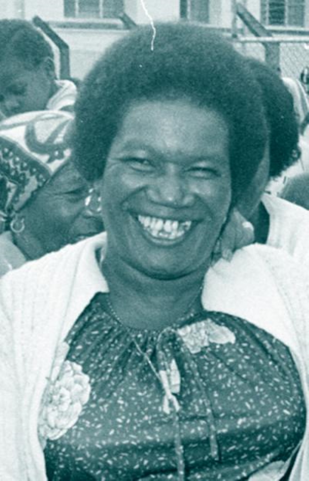 Charlesia Alexis militante et chanteuse chagossienne sous le regard de Bernie Mainlow