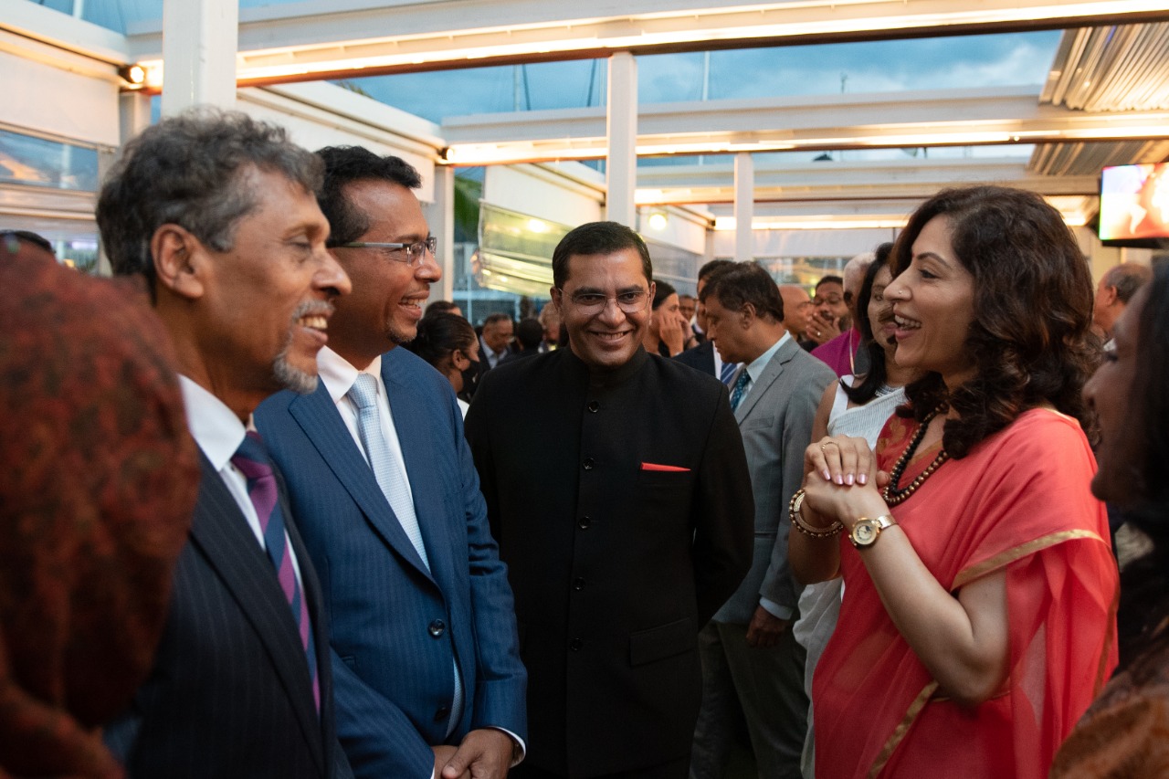 [Photos] Nandini Singla s'offre une soirée de prestige avec tout le gratin politique
