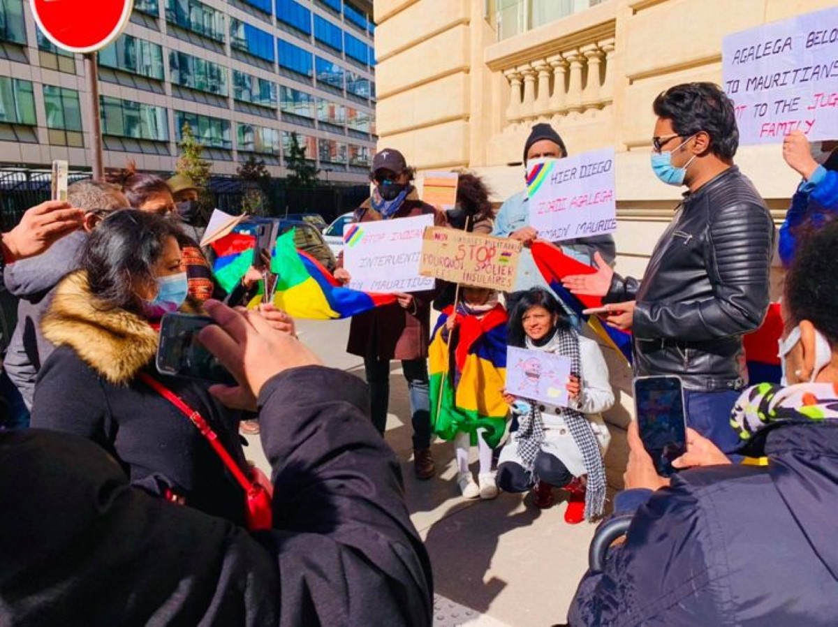 Manifestation de la Diaspora mauricienne devant les locaux de l’Ambassade de l’Inde à Paris