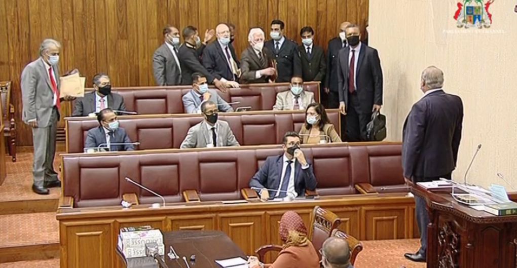 Parlement… expulsions en série par un Speaker incontrôlable et pathétique
