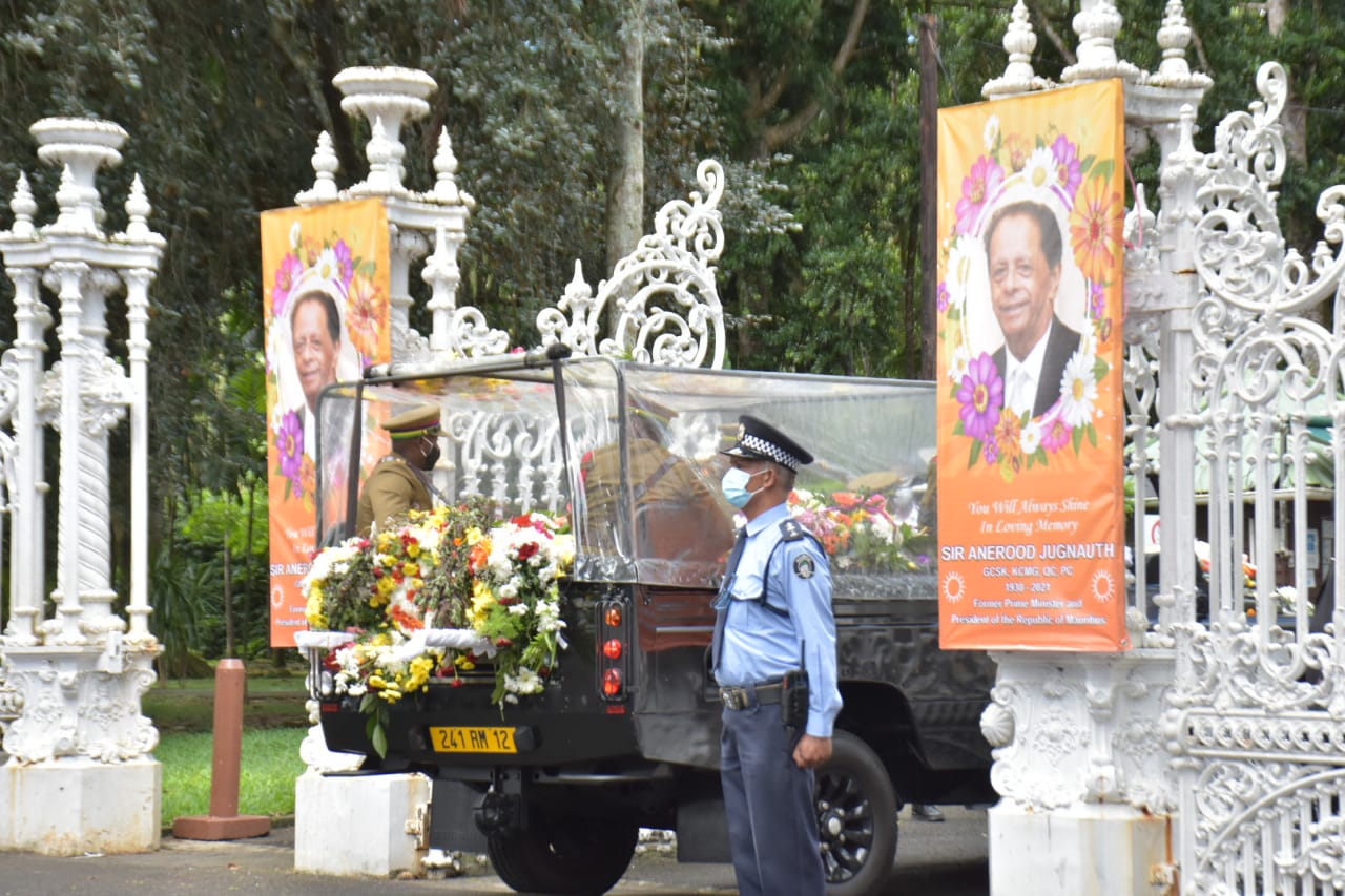 La journée de funérailles de Sir Anerood Jugnauth dans l'intimité familiale