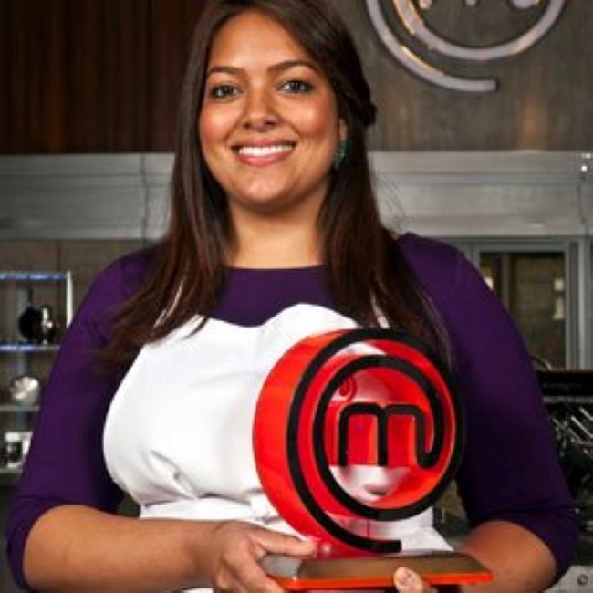 La Master Chef 2012, Shelina Permalloo s'attire les foudres des internautes après un selfie avec Kobita Jugnauth