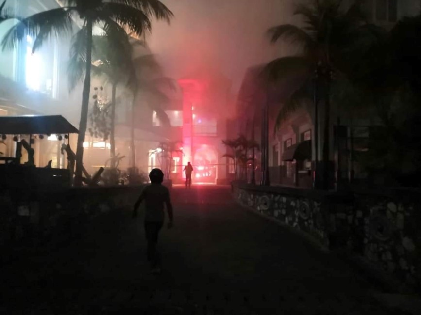 Incendie au Craft Market du Caudan Waterfront : Trois personnes prises au piège secourues