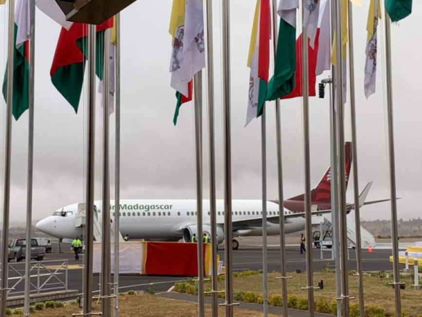 Flambée des cas de Covid : A la Une . Madagascar va suspendre ses vols avec l'île Maurice