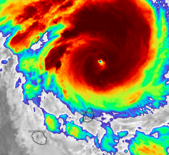 Le cyclone tropical intense Batsirai passera à son point le plus proche à 120 km au Nord de Grand Baie 