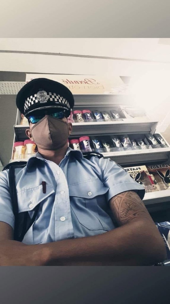 Tatouage des policiers : "Mo pa pou retire nanier lor moi"