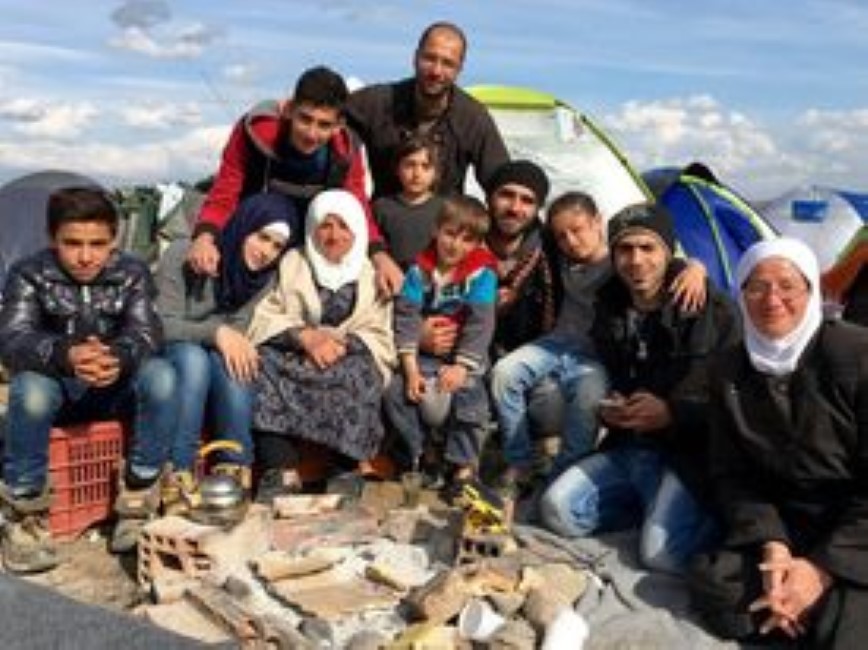 A group of seven Syrian refugee families, once strangers, arrived on the Greek islands together and are still together  © UNHCR/T. Karas, 2016