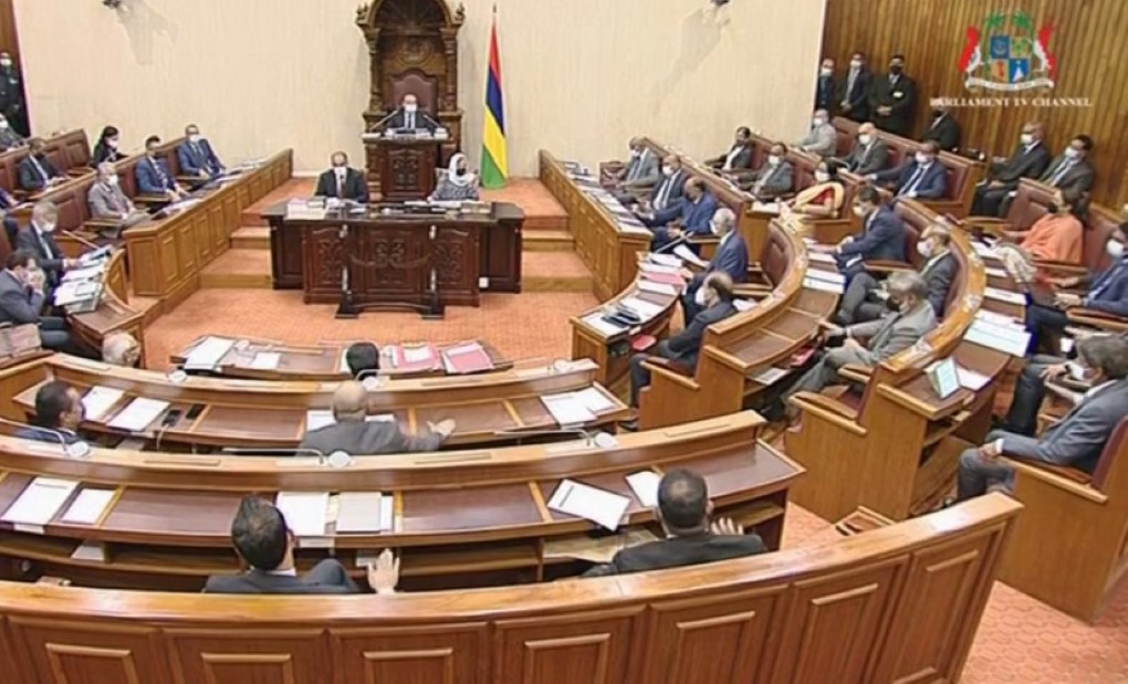 Parlement : Pas de PNQ… zoom sur Peter Uricek