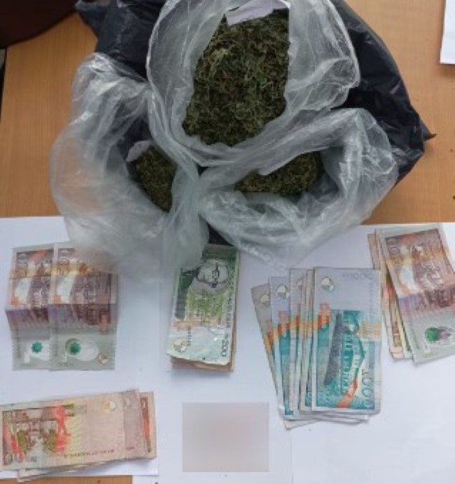 Poste-de-Flacq : Saisie de Rs 450 000 de cannabis et du cash