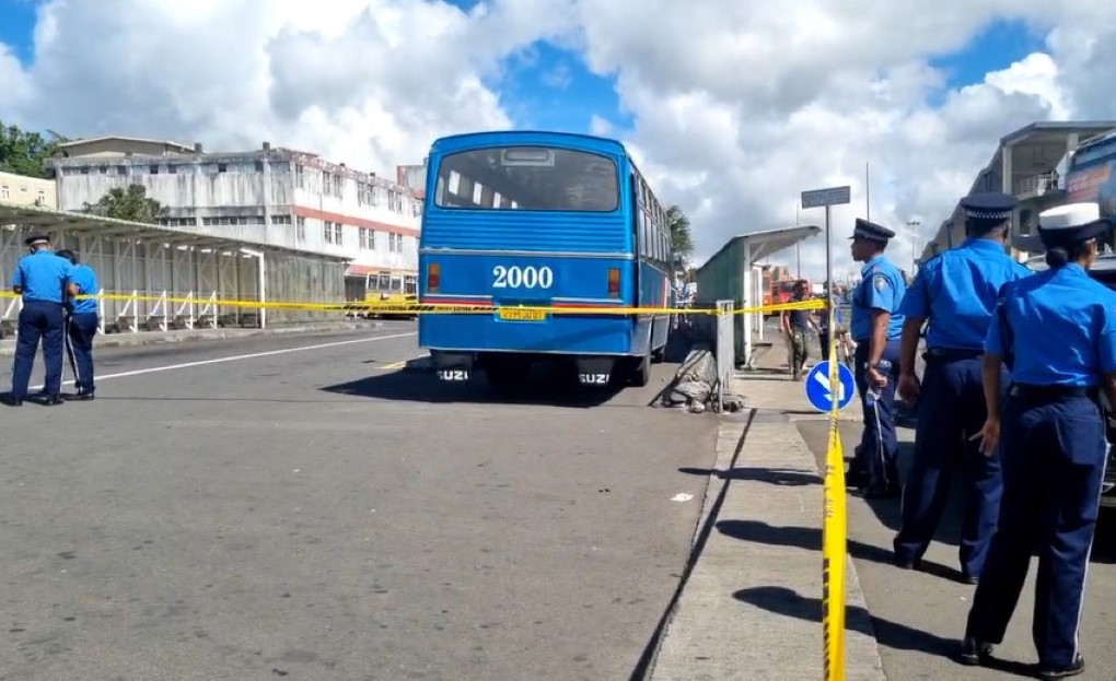 Curepipe : une femme mortellement poignardée dans un bus, le suspect activement recherché
