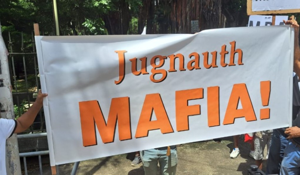 Linion Lepep Morisien dans les rues de Port Louis : NON à la présence de la mafia dans le pays