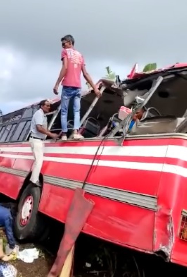Vidéo- Accident Bassin Blanc : Un autobus fait une sortie de route, bilan une dizaines de blessés
