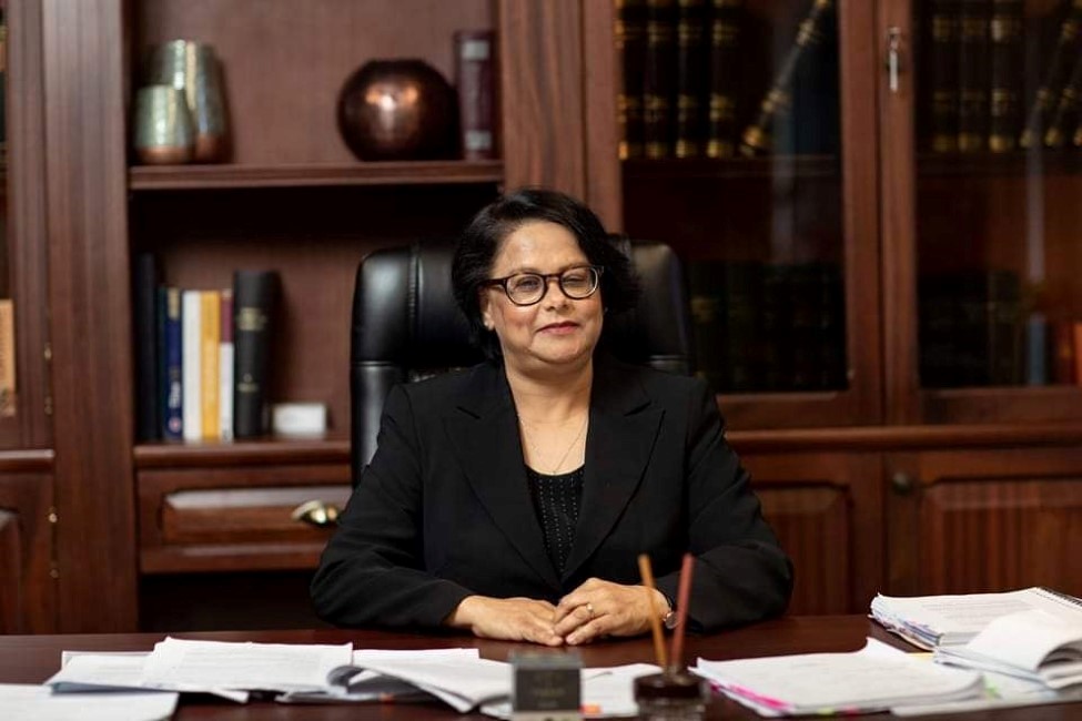 Attaque du judiciaire : La Cheffe Rehana Mungly-Gulbul a toujours le cul entre deux chaises 
