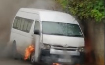 [Vidéo] Mont-Roches : un van prend feu