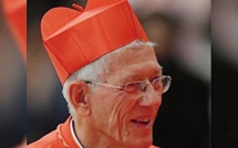 Le cardinal Piat est derrière les athlètes