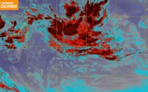 Futur Calvinia : La perturbation tropicale s'intensifie et se trouve à 655 km au Nord-Est de Maurice