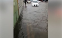 Accumulations d’eau à travers l’île, les routes paralysées par la montée des eaux