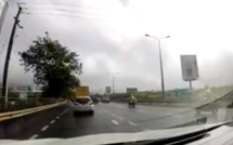 ▶️ Un motard de la police victime d'un accident sur l'autoroute à Trianon