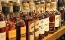 Vol de 20 litres de whisky dans un supermarché à Bagatelle, deux hommes arrêtés