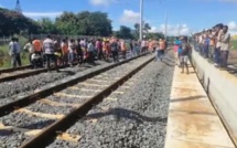 Riche-Lieu : Des travailleurs indiens en grève bloquent le tram du Metro Express