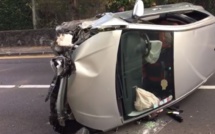 ▶️ Accident de la route à Flic-en-Flac : une voiture se retrouve sur le flanc
