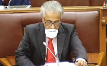 Le leader de l’opposition réprimandé : «Can you wear your mask?»