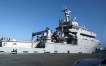 « Wakashio »: Le Champlain de la marine nationale française transportant du matériel est à Maurice