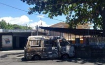 Mahébourg : un véhicule prend feu et fait trois blessés
