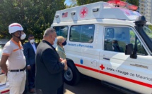 L'ambassade des États-Unis à Maurice offre une ambulance médicalisée à la Croix Rouge