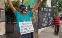 [Vidéo] Manifestation citoyenne à Port-Louis : L'activiste Raouf Khodabaccus interpellé par la police