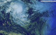 Emnati se renforce en devenant un cyclone "particulièrement dangereux"