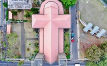 Joyeuses Pâques : L'Eglise Saint François-Xavier vue du ciel