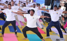 Roopun adore réellemment le yoga et ouvre ses chakras