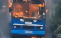 Belle-Vue Maurel : Sous le regard ébahi des automobilistes, un autobus de la CNT prend feu